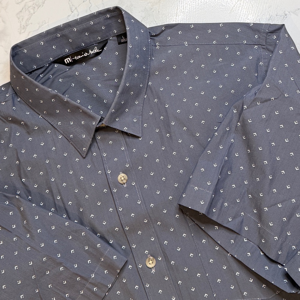 Travis Mathew Short Sleeve Button-Down Shirt Logo All Over Print Stretch Golf L